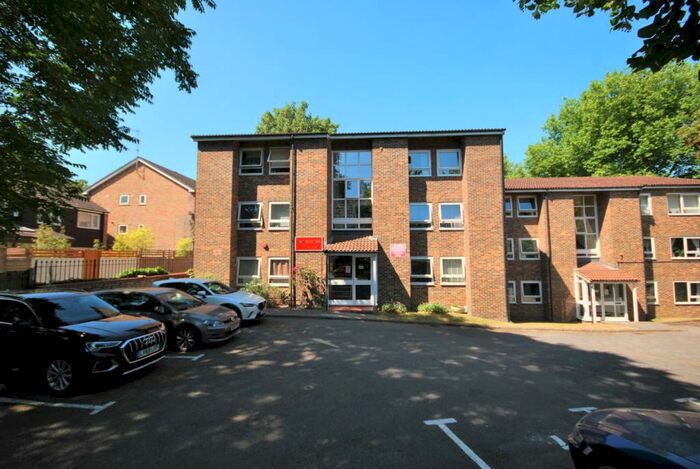 2 Bedroom Flat To Rent In Champion Hill London, SE5