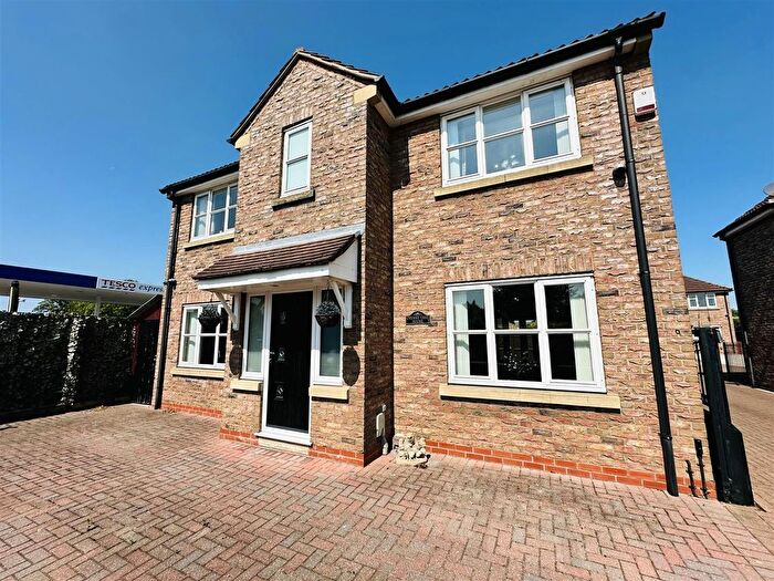 4 Bedroom Detached House For Sale In Doncaster Road, Brayton, Selby, YO8