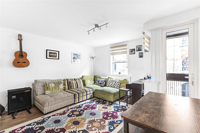 1 Bedroom Apartment For Sale In Rawstorne Street, London, EC1V