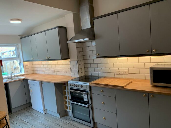 6 Bedroom House To Rent In &#pppw Osmaston St, Nottingham, NG7