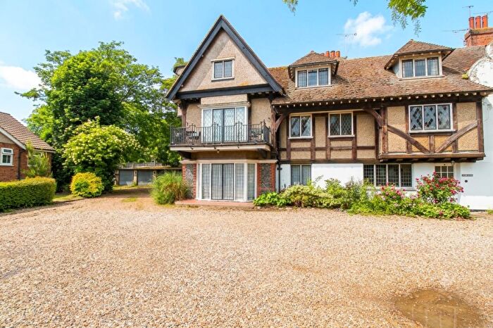 2 Bedroom Flat For Sale In Lanthorne Road, Broadstairs, CT10