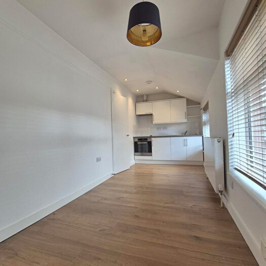 1 Bedroom Flat To Rent In Forest Road, Walthamstow, Waltham Forest, E17