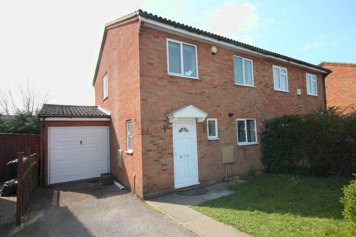 3 Bedroom Semi-Detached House To Rent In Colwell Rise, Luton, LU2