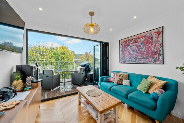 3 Bedroom Flat To Rent In Claudia Place, London, SW19