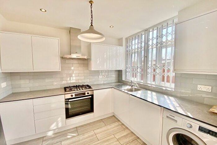 4 Bedroom Property To Rent In Hervey Close, London, N3
