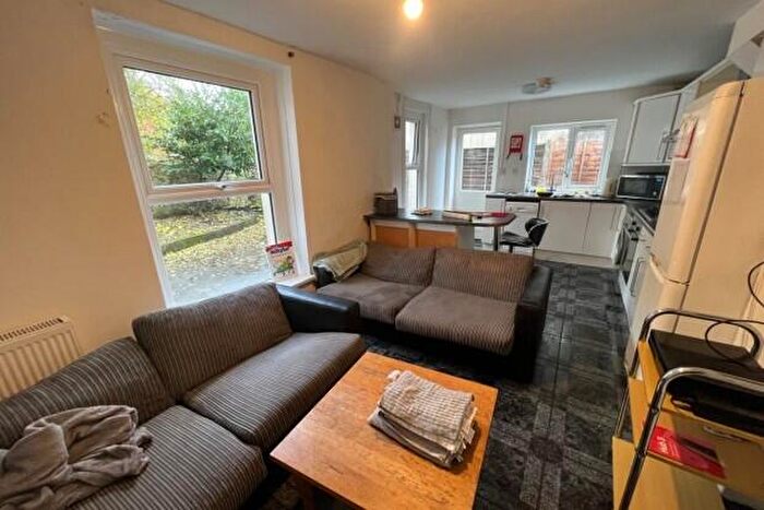 6 Bedroom Terraced House To Rent In Senghennydd Place Cardiff, CF24