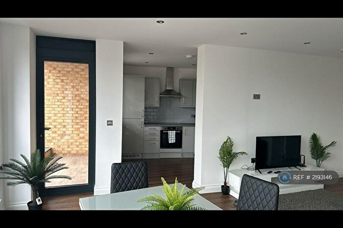 2 Bedroom Flat To Rent In Royal Oak, Brentwood, CM14