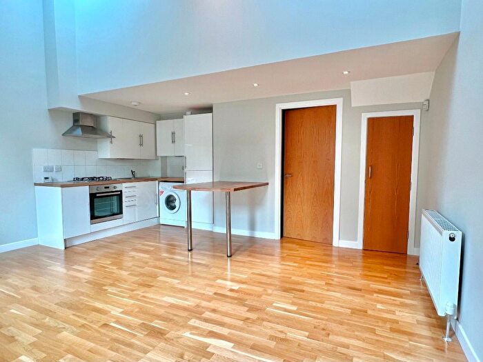 2 Bedroom Flat To Rent In Mentone Gardens, Newington, Edinburgh, EH9