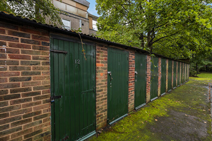 2 Bedroom Apartment For Sale In West Barnes Lane, New Malden, KT3