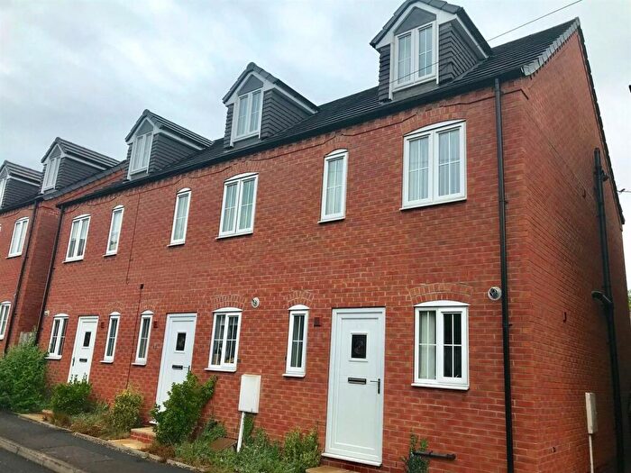 3 Bedroom Town House To Rent In Stoney Street Sutton In Ashfield Nottinghamshire, NG17