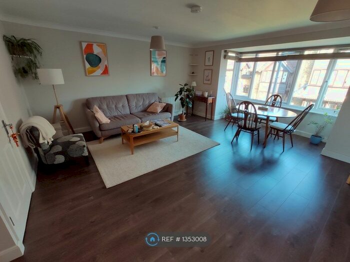 2 Bedroom Flat To Rent In Linwood Close, London, SE5