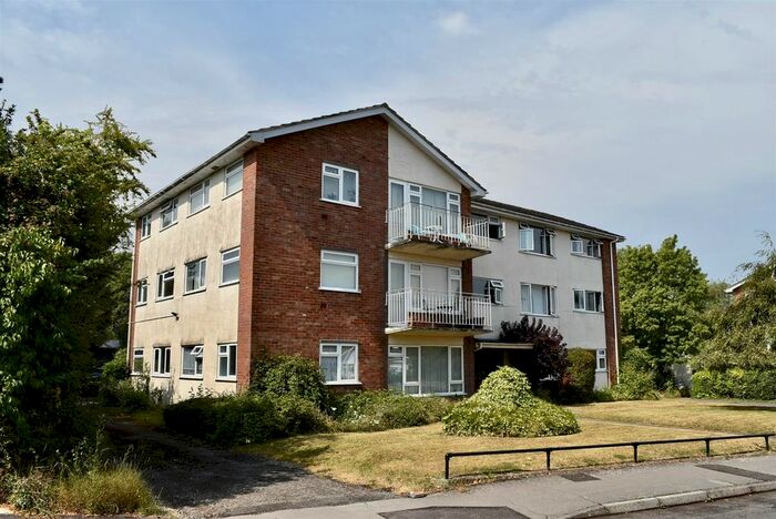 1 Bedroom Flat To Rent In Deane Drive, Taunton, TA1
