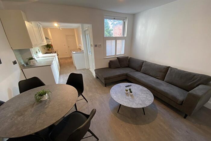 5 Bedroom Semi-Detached House To Rent In Dagmar Grove Beeston, NG9