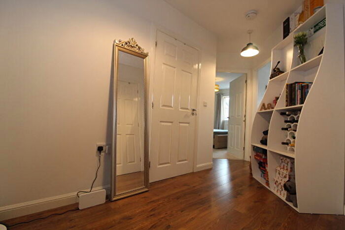 2 Bedroom Flat To Rent In Baker Street, /, Shawlands, G41