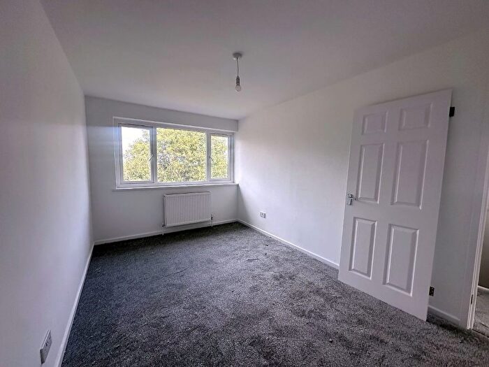 3 Bedroom Semi-Detached House To Rent In Bracadale Close, Coventry, CV3