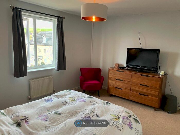 4 Bedroom End Of Terrace House To Rent In Dunlop Avenue, Leeds, LS12