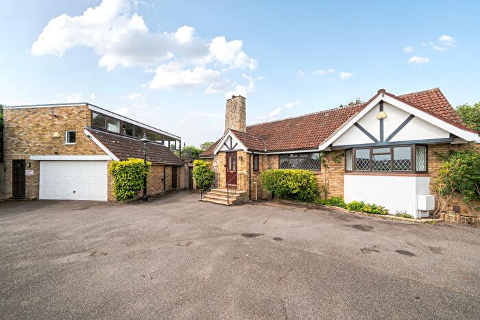 5 Bedroom Detached House For Sale In The Crescent, Shepperton, TW17