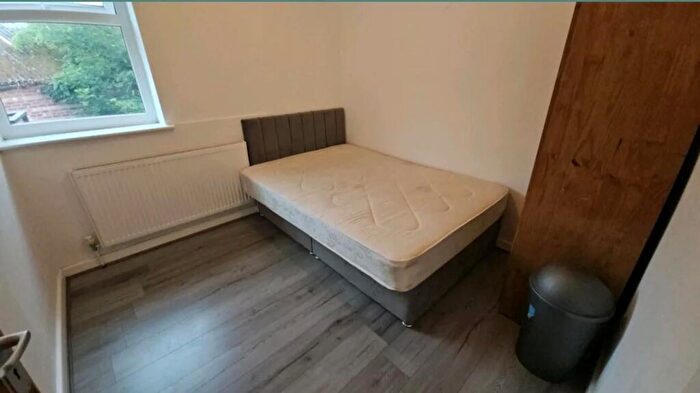 4 Bedroom Flat To Rent In Hathersage Road, Manchester, M13