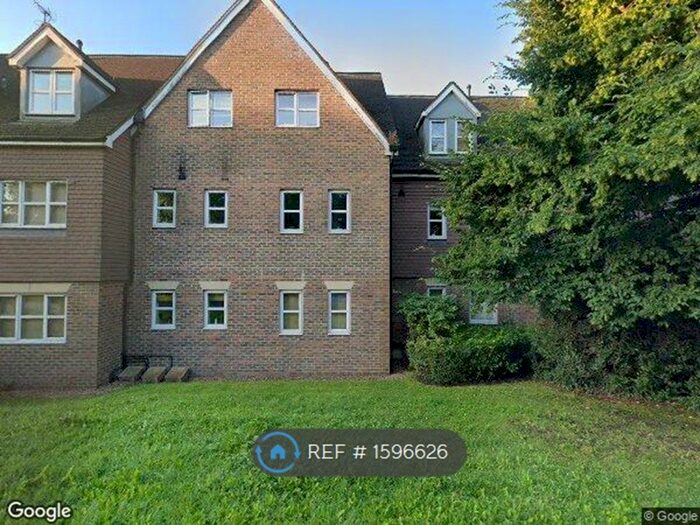 1 Bedroom Flat To Rent In Brookhill Road, Copthorne, RH10