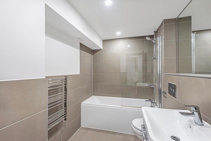 2 Bedroom Apartment To Rent In Miflats, Bracknell, Berkshire, RG12