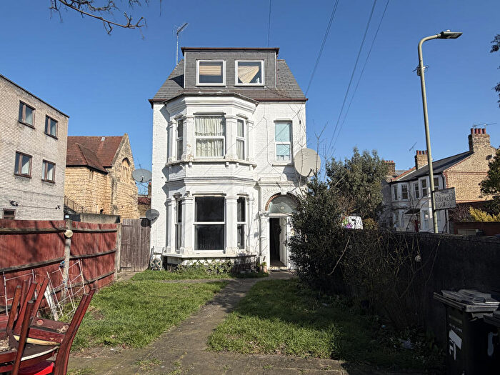 1 Bedroom Flat For Sale In Flat, Nether Street, Finchley, London, N12