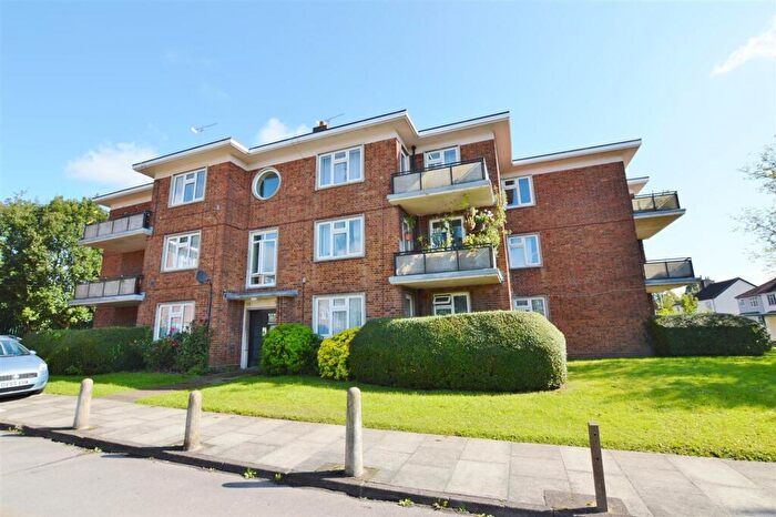 3 Bedroom Apartment To Rent In Hatfield Road, St. Albans, AL1