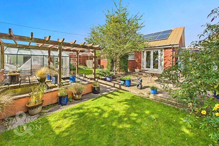 2 Bedroom Detached Bungalow For Sale In Park Close, Thurton, Norwich, NR14