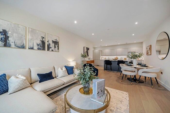 1 Bedroom Flat To Rent In Chertsey, Surrey, KT16