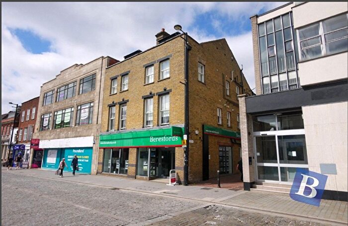 1 Bedroom Flat For Sale In Bank Place, Brentwood, Essex, CM14