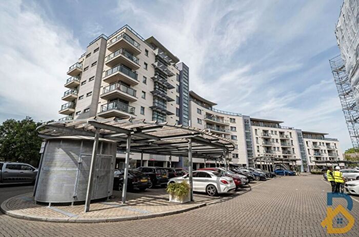 1 Bedroom Flat For Sale In Mercury Gardens, Romford, RM1