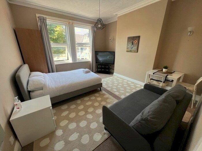 Studio To Rent In Sea Road, Boscombe, Bournemouth, BH5