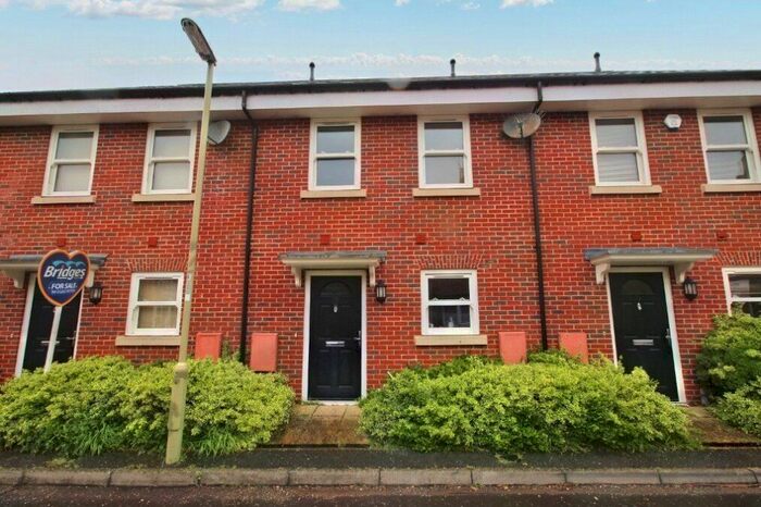 3 Bedroom Town House To Rent In St. James Close, Fleet, GU51