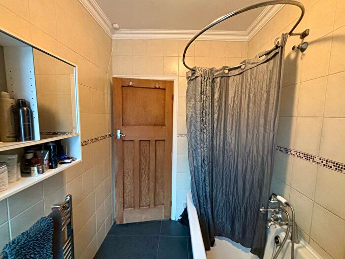 2 Bedroom Flat For Sale In Guelder Road, High Heaton, Newcastle Upon Tyne, NE7