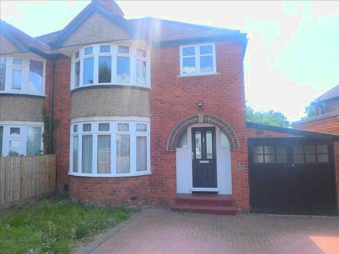 3 Bedroom Semi-Detached House To Rent In Whitegates Lane, Earley, Reading, RG6