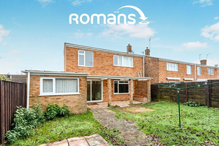3 Bedroom Link Detached House To Rent In Laburnum Way, Basingstoke, RG23
