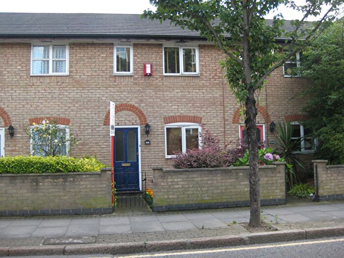 2 Bedroom Terraced House To Rent In Bishops Way, London, E2
