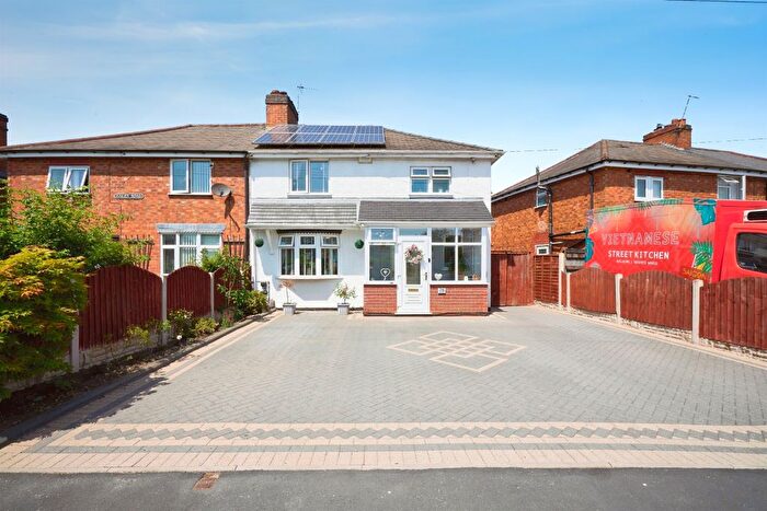 3 Bedroom Semi-Detached House For Sale In Hales Road, Wednesbury, WS10