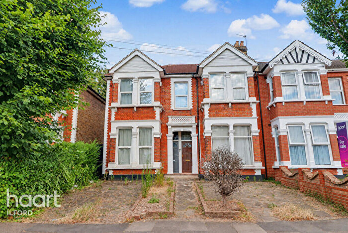 1 Bedroom Flat For Sale In Seymour Gardens, Ilford, IG1