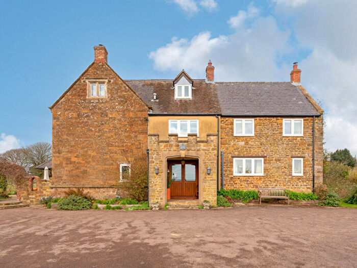 6 Bedroom Country House For Sale In Warkworth Banbury, Oxfordshire, OX17