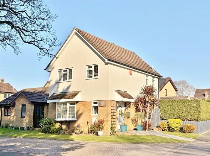 3 Bedroom Semi-Detached House For Sale In Monmouth Drive, Verwood, Dorset, BH31