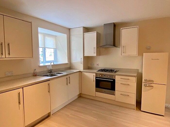 2 Bedroom Flat To Rent In The Cross, Larkhall, ML9