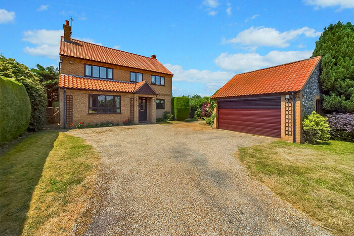 4 Bedroom Detached House For Sale In The Street, Croxton, IP24