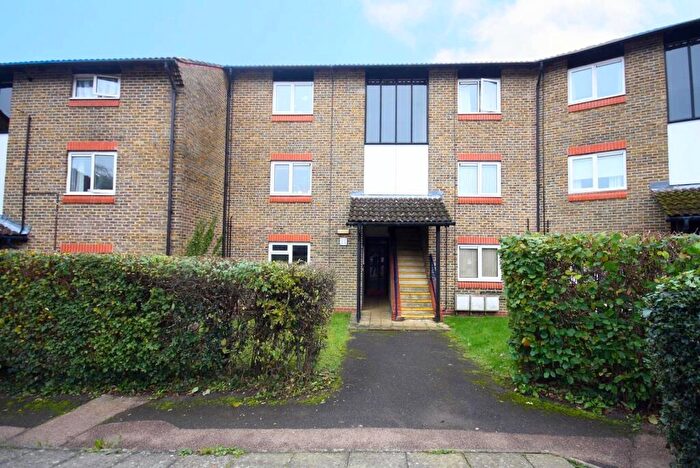 1 Bedroom Flat To Rent In Willow Close, Beare Green, Dorking, Surrey, RH5