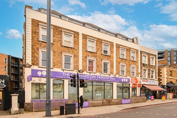 1 Bedroom Flat To Rent In Kew Bridge Road, Brentford, TW8