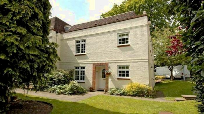 1 Bedroom Flat To Rent In Ivy Drive, GU18