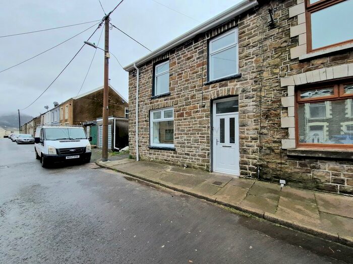 4 Bedroom End Of Terrace House To Rent In High Street, Pontycymer, Bridgend County., CF32