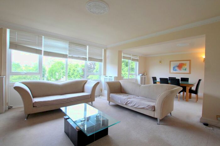 4 Bedroom Flat To Rent In Carlton Drive, London, SW15