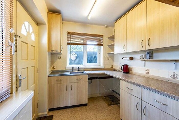 Detached House For Sale In Park Lane, Chesterfield, Derbyshire, S41