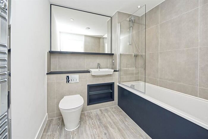 1 Bedroom Flat To Rent In Brecon Court, Hounslow, TW3