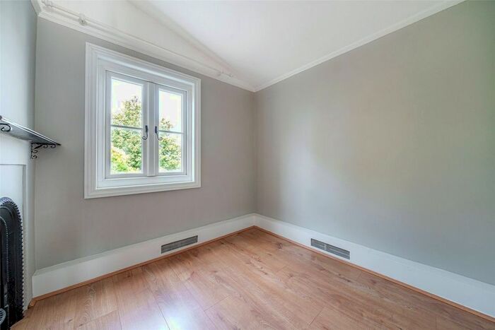 2 Bedroom Flat To Rent In Bellevue Road, London, N11